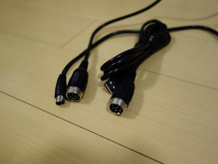 ケーブル2種類が付属